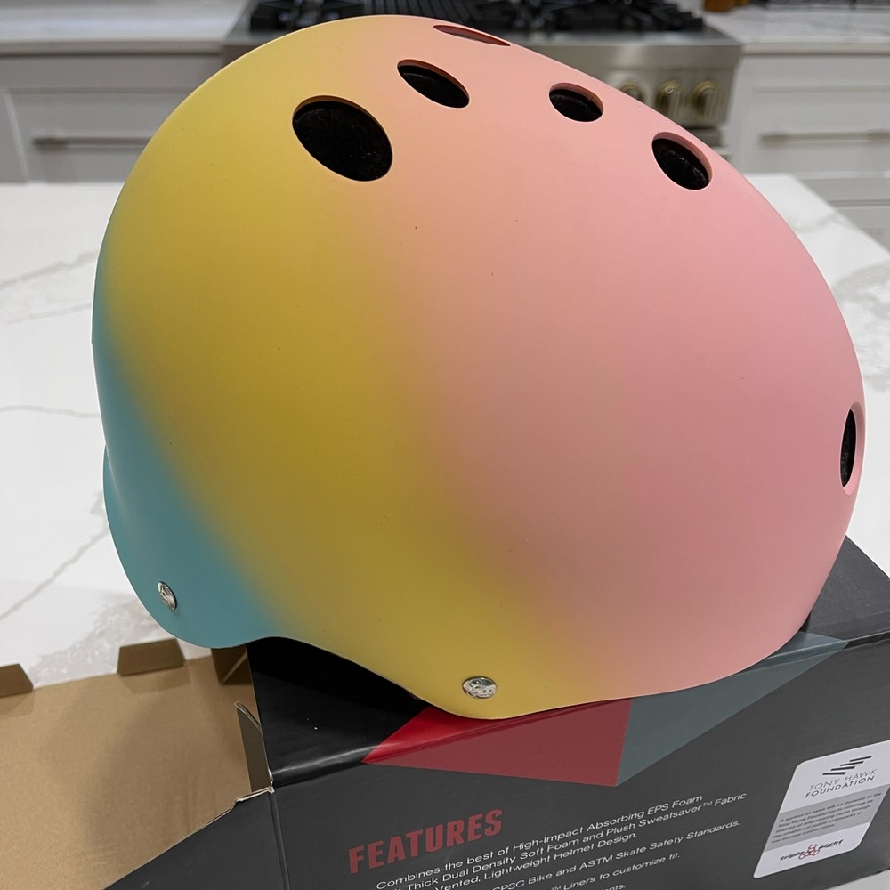 L/XL NEW BICYCLE SKATING HELMET RAINBOW PINK COLORED “SHAVED ICE” - Picture 3 of 8